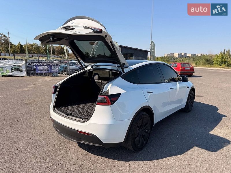 Позашляховик / Кросовер Tesla Model Y 2023 в Кривому Розі