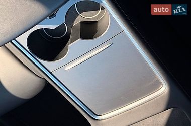 Позашляховик / Кросовер Tesla Model Y 2023 в Кривому Розі