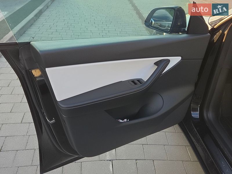 Позашляховик / Кросовер Tesla Model Y 2020 в Івано-Франківську