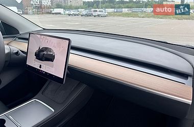 Позашляховик / Кросовер Tesla Model Y 2025 в Києві