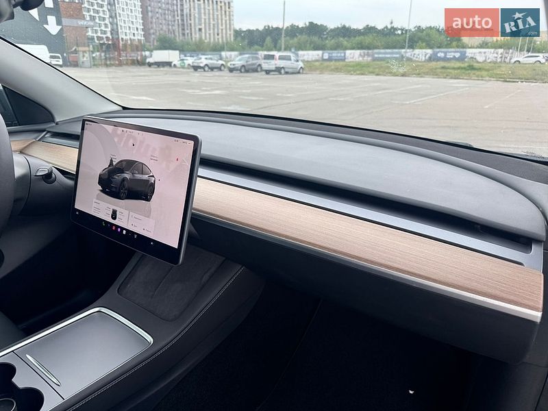 Позашляховик / Кросовер Tesla Model Y 2025 в Києві