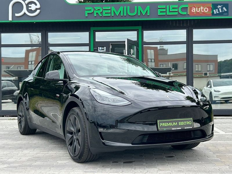 Tesla Model Y 2025