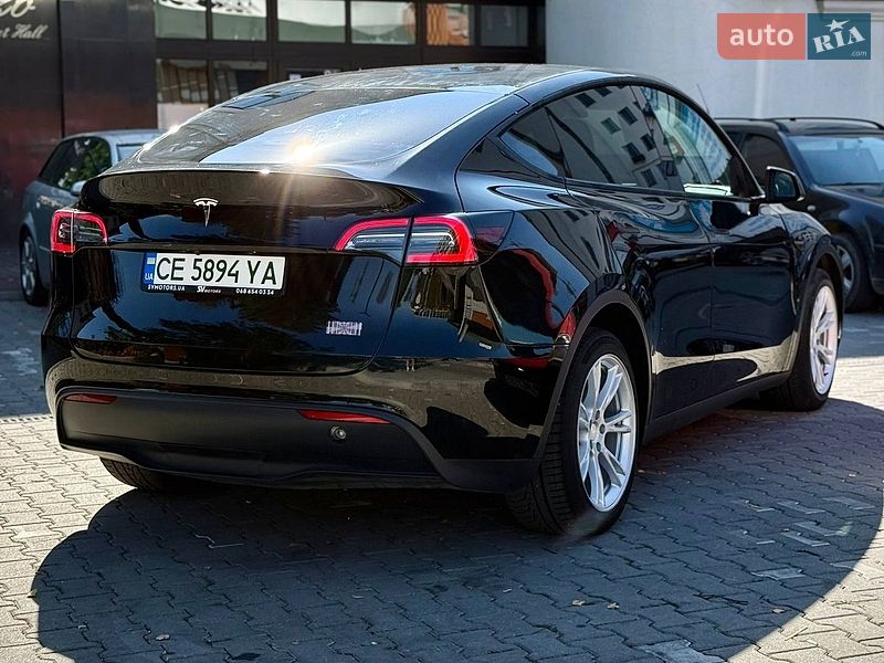 Позашляховик / Кросовер Tesla Model Y 2023 в Чернівцях