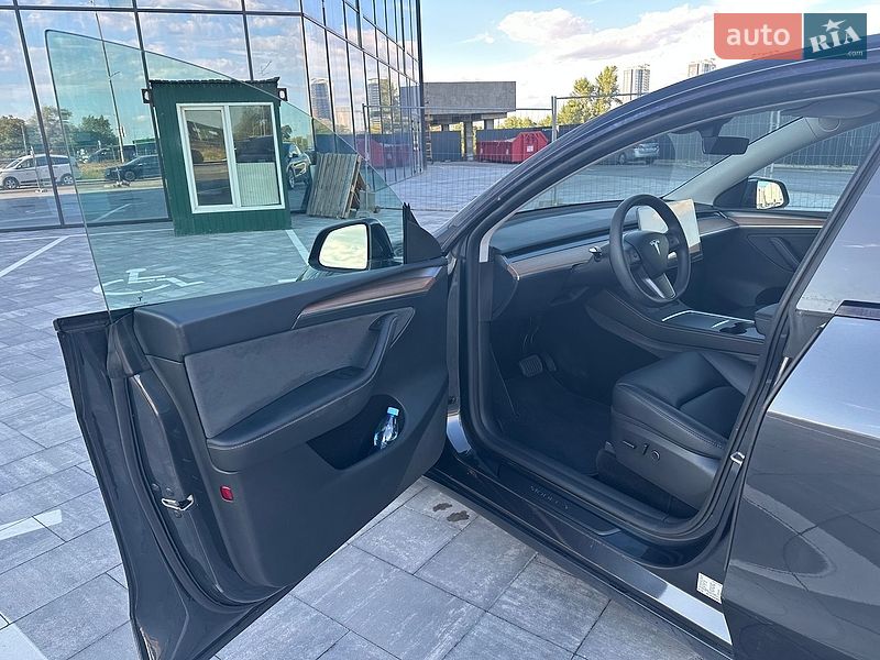 Внедорожник / Кроссовер Tesla Model Y 2024 в Киеве