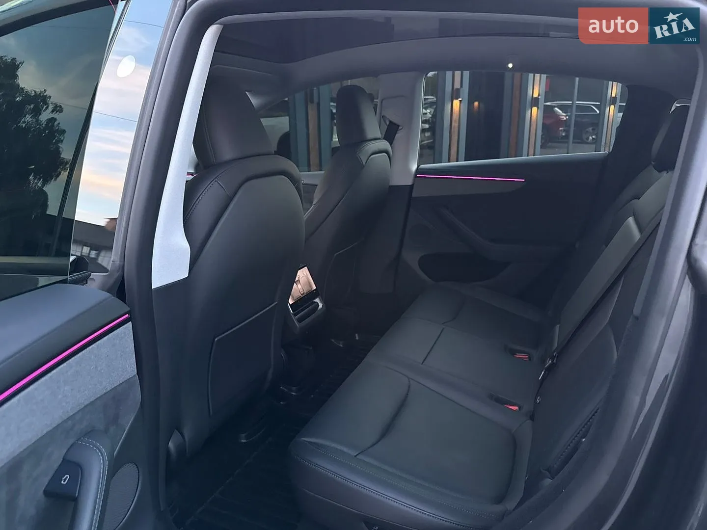2025 Tesla Model Y - мініатюра 17