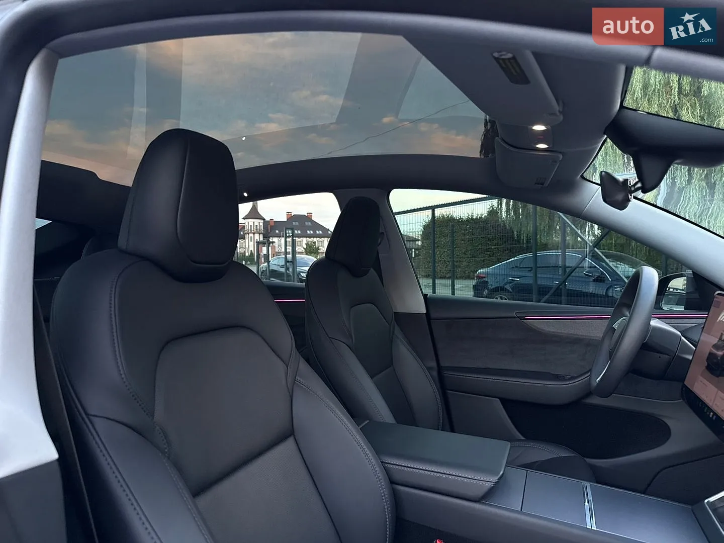 2025 Tesla Model Y - мініатюра 25
