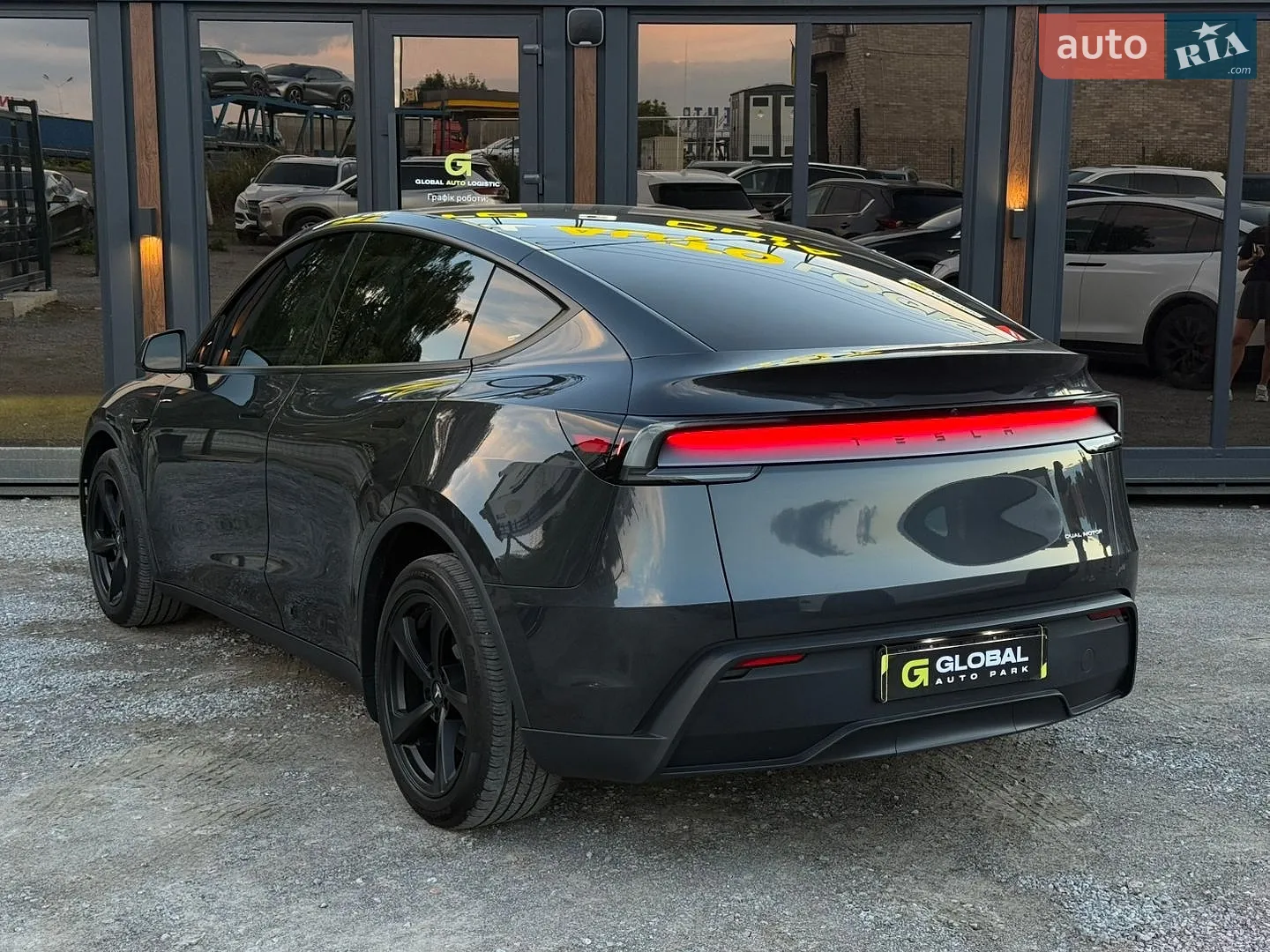 2025 Tesla Model Y - мініатюра 31