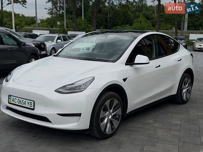 Tesla Model Y 2023