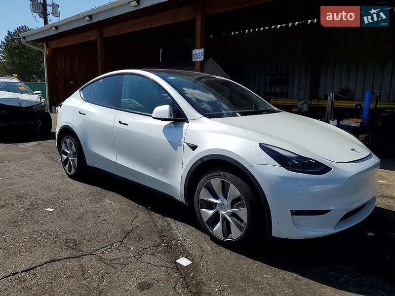 Внедорожник / Кроссовер Tesla Model Y 2023 в Тернополе