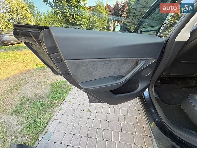 Позашляховик / Кросовер Tesla Model Y 2024 в Новояворівську фото 26 Позашляховик / Кросовер Tesla Model Y 2024 в Новояворівську