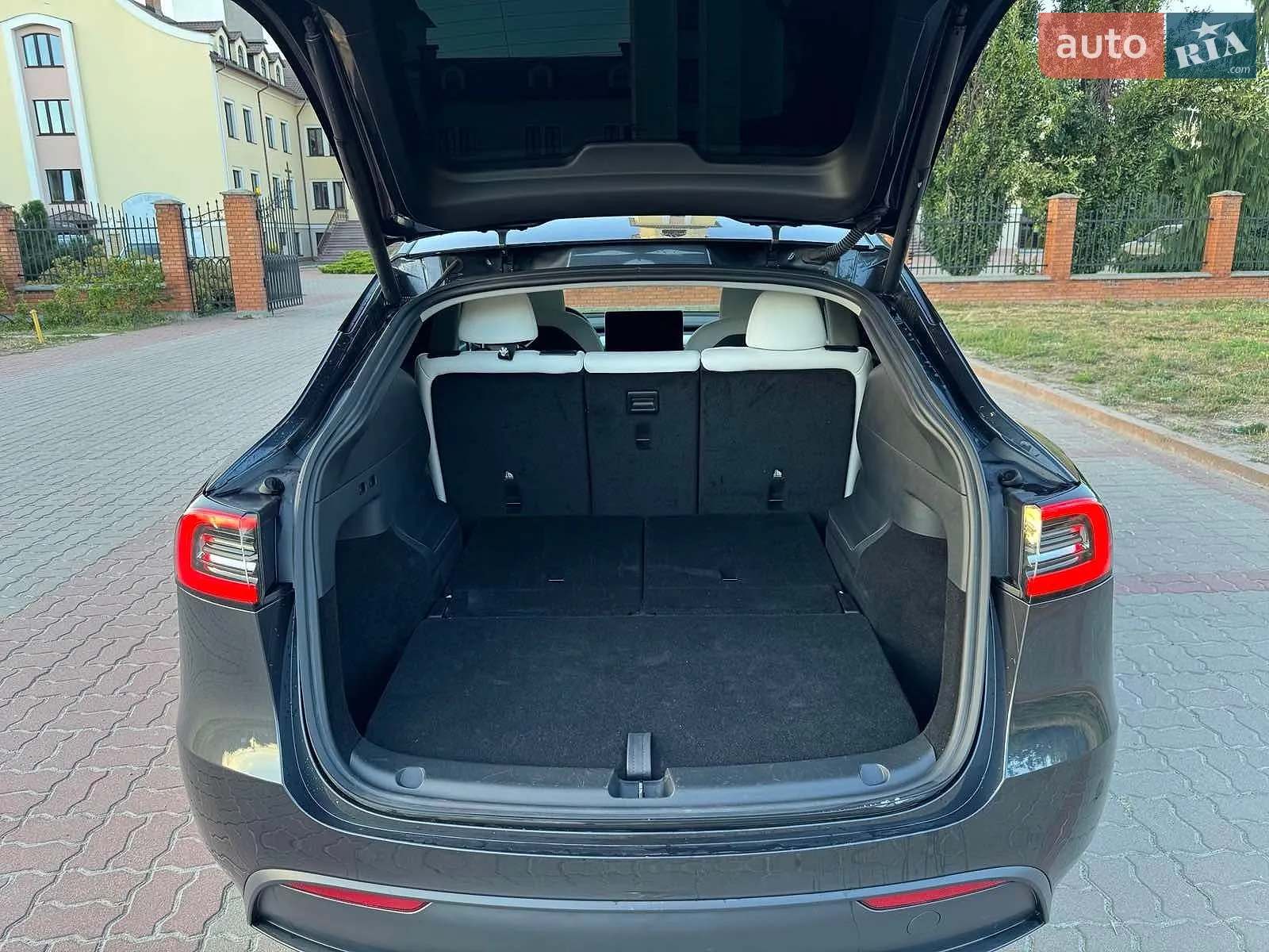 2024 Tesla Model Y - мініатюра 6