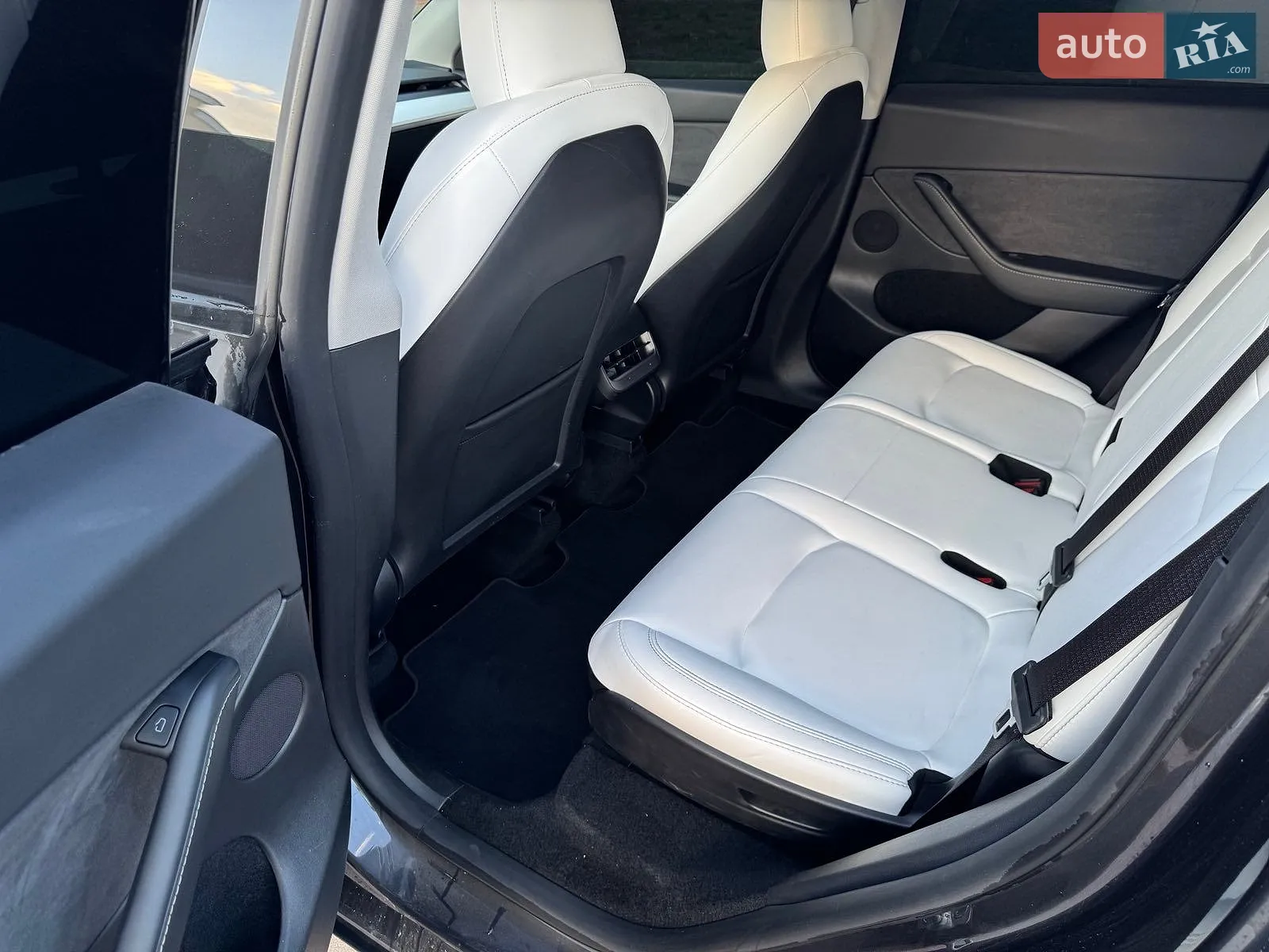 2024 Tesla Model Y - мініатюра 11