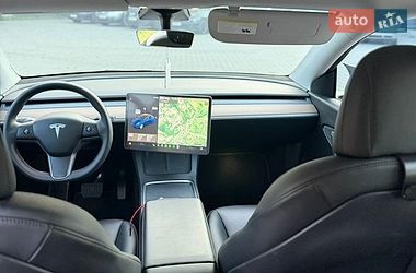 Позашляховик / Кросовер Tesla Model Y 2021 в Чернівцях