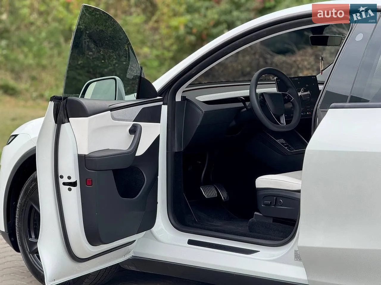 2025 Tesla Model Y - мініатюра 7