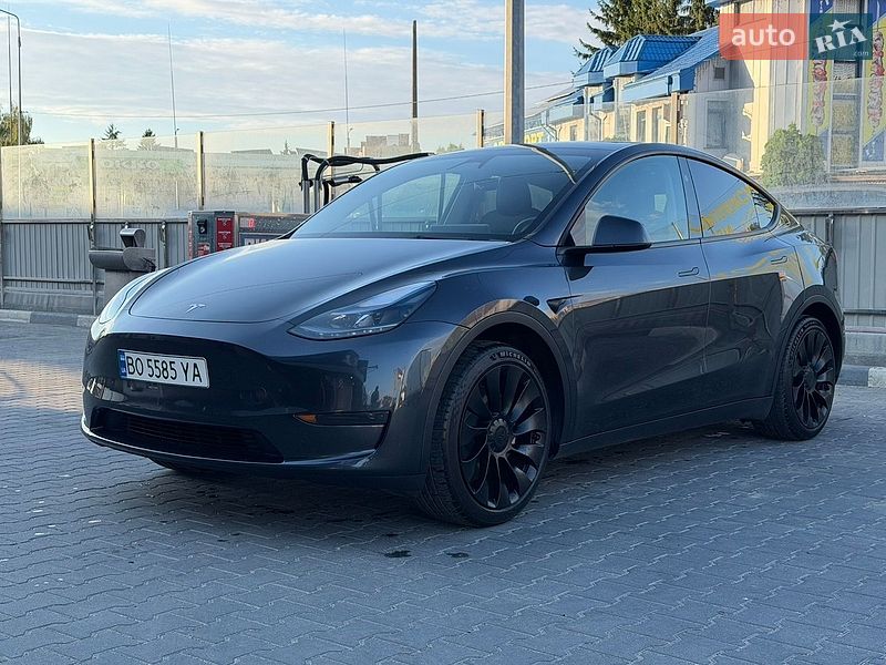Tesla Model Y 2024