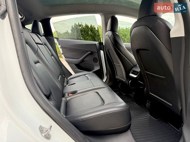 Позашляховик / Кросовер Tesla Model Y 2021 в Києві
