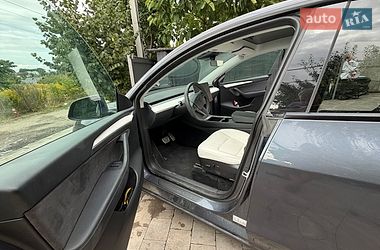 Внедорожник / Кроссовер Tesla Model Y 2023 в Киеве