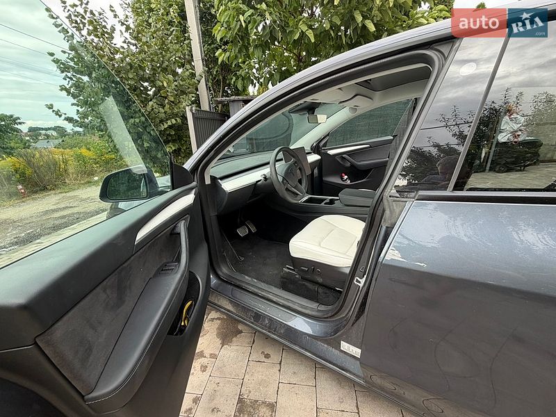 Внедорожник / Кроссовер Tesla Model Y 2023 в Киеве