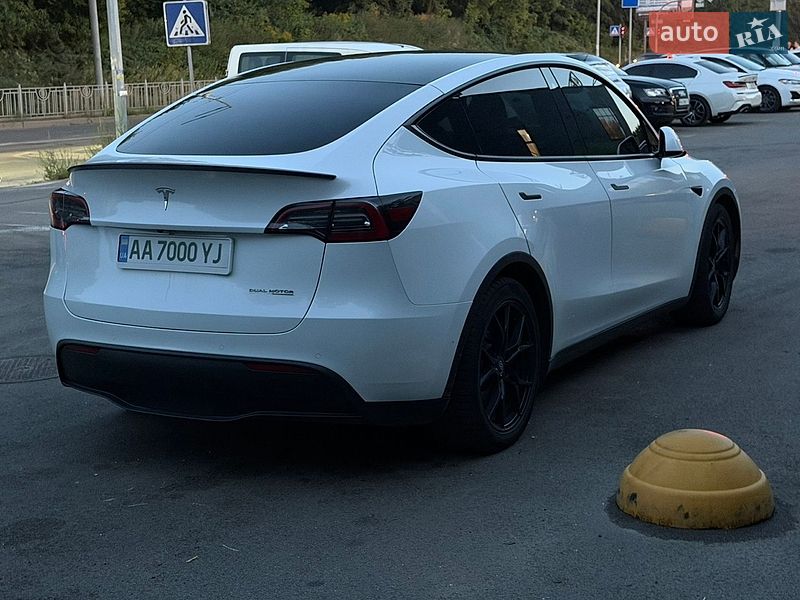 Внедорожник / Кроссовер Tesla Model Y 2021 в Киеве