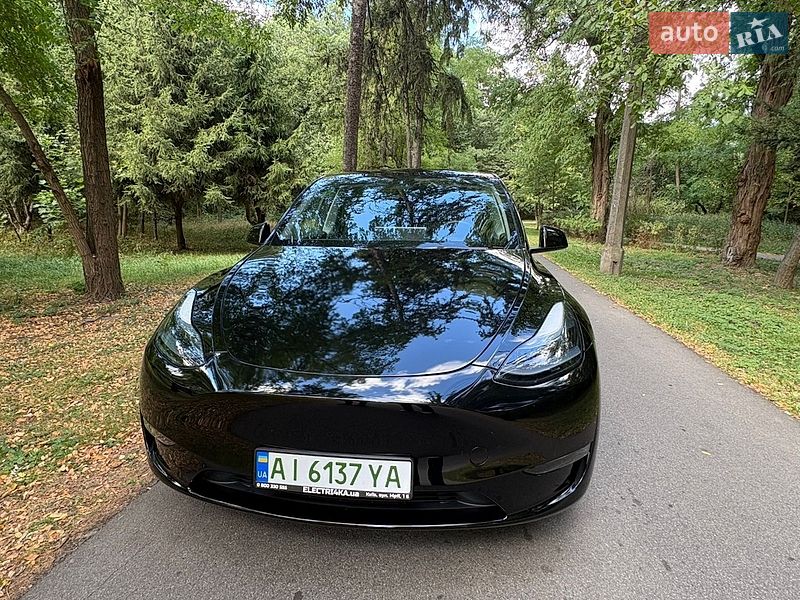 Tesla Model Y 2024
