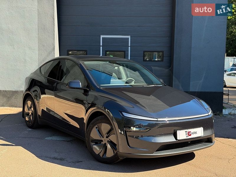 Tesla Model Y 2025