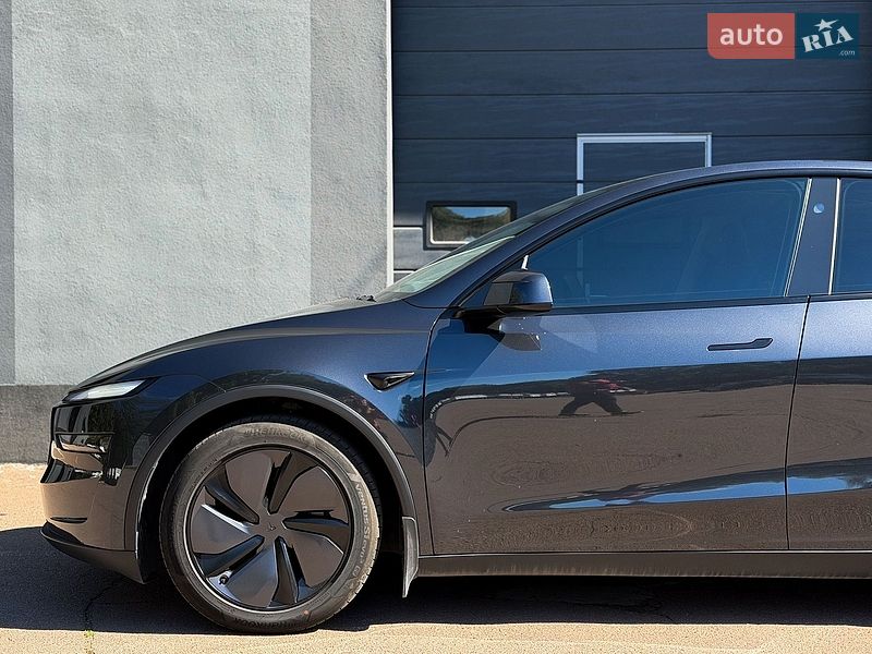 Внедорожник / Кроссовер Tesla Model Y 2025 в Киеве