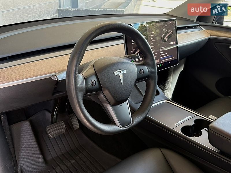 Внедорожник / Кроссовер Tesla Model Y 2023 в Киеве