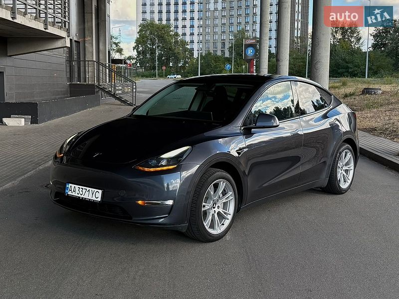 Внедорожник / Кроссовер Tesla Model Y 2023 в Киеве