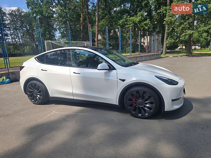 Позашляховик / Кросовер Tesla Model Y 2022 в Києві