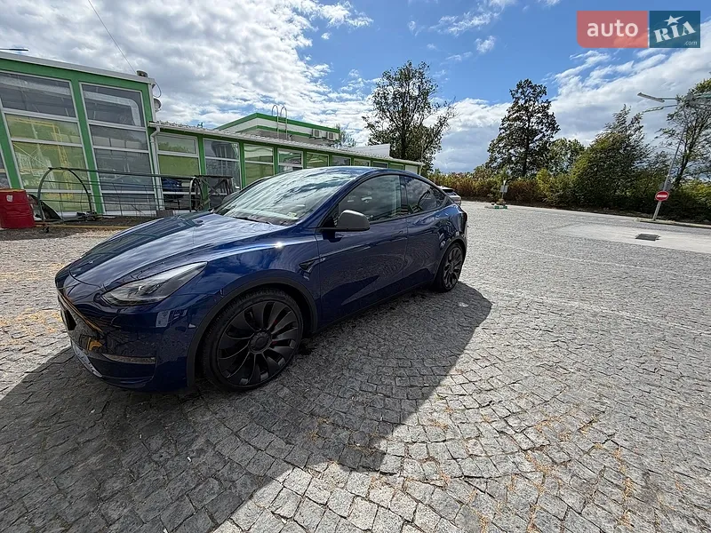 Tesla Model Y 2023
