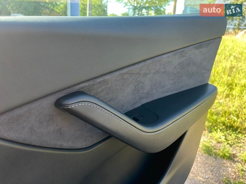 Внедорожник / Кроссовер Tesla Model Y 2021 в Чернигове
