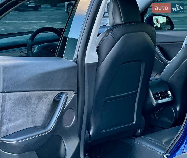 Позашляховик / Кросовер Tesla Model Y 2021 в Києві