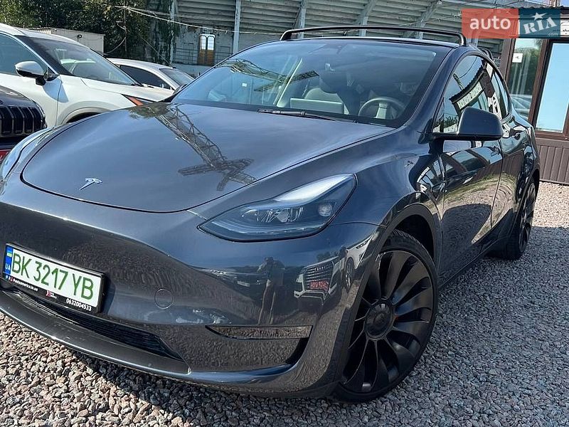 Tesla Model Y 2023