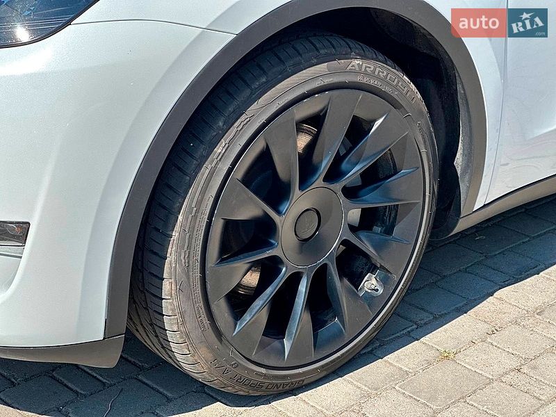 Позашляховик / Кросовер Tesla Model Y 2024 в Одесі