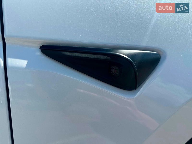 Внедорожник / Кроссовер Tesla Model Y 2024 в Одессе