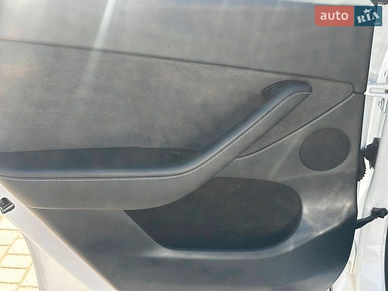Внедорожник / Кроссовер Tesla Model Y 2024 в Одессе