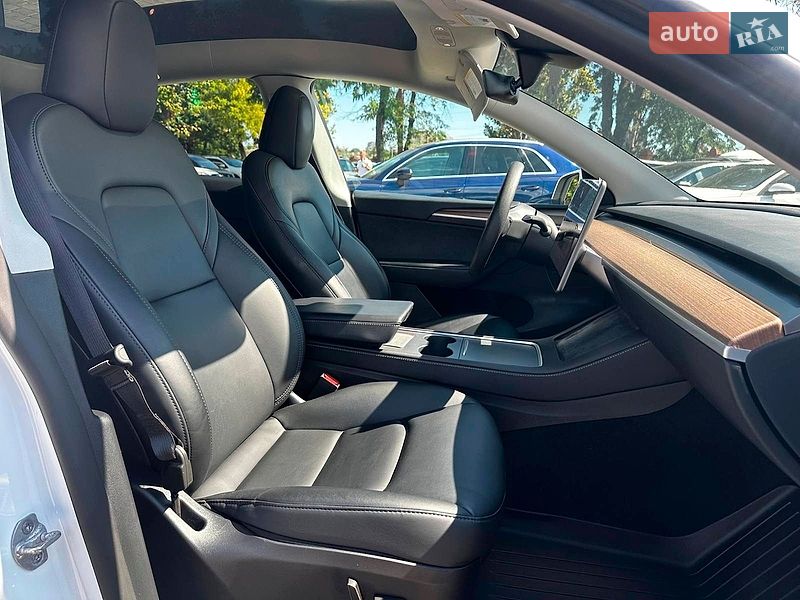 Позашляховик / Кросовер Tesla Model Y 2024 в Одесі