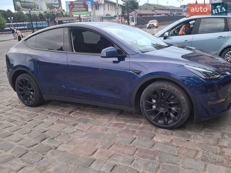 Позашляховик / Кросовер Tesla Model Y 2023 в Івано-Франківську