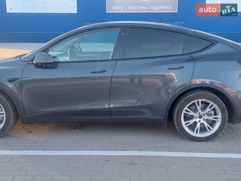 Позашляховик / Кросовер Tesla Model Y 2023 в Тернополі