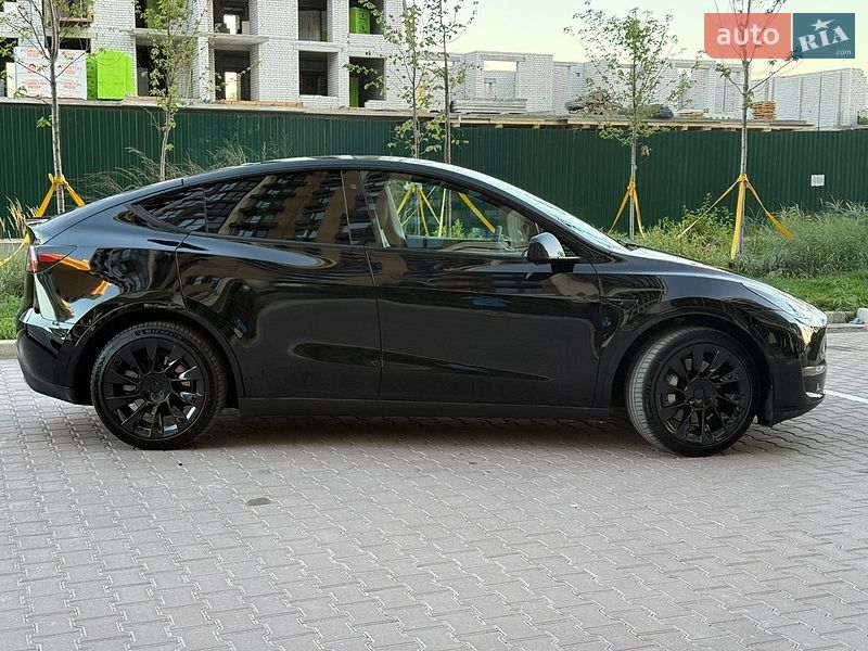 Внедорожник / Кроссовер Tesla Model Y 2023 в Киеве