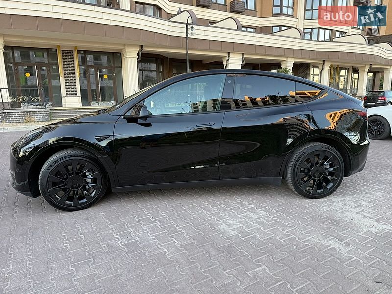 Внедорожник / Кроссовер Tesla Model Y 2023 в Киеве