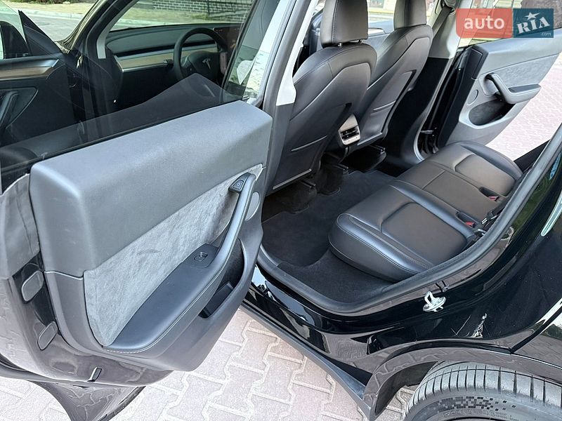 Внедорожник / Кроссовер Tesla Model Y 2023 в Киеве
