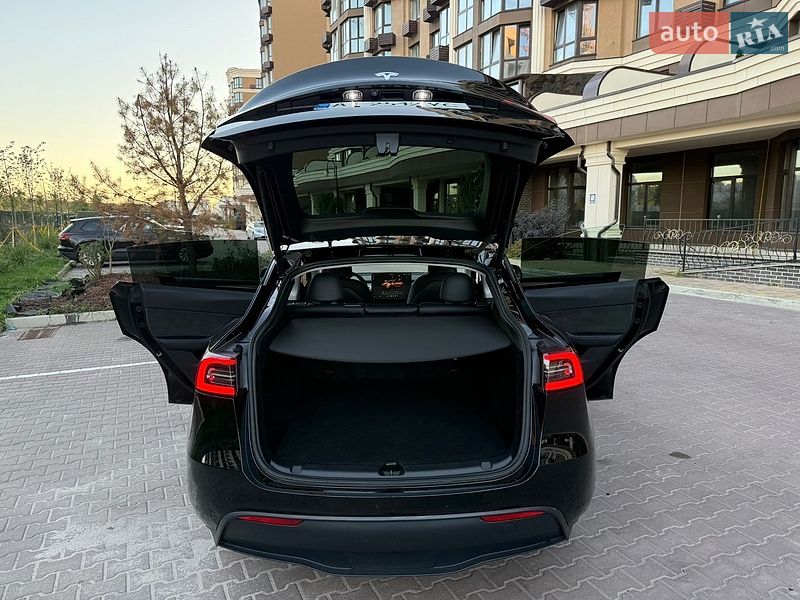 Внедорожник / Кроссовер Tesla Model Y 2023 в Киеве