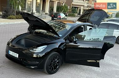 Внедорожник / Кроссовер Tesla Model Y 2023 в Киеве