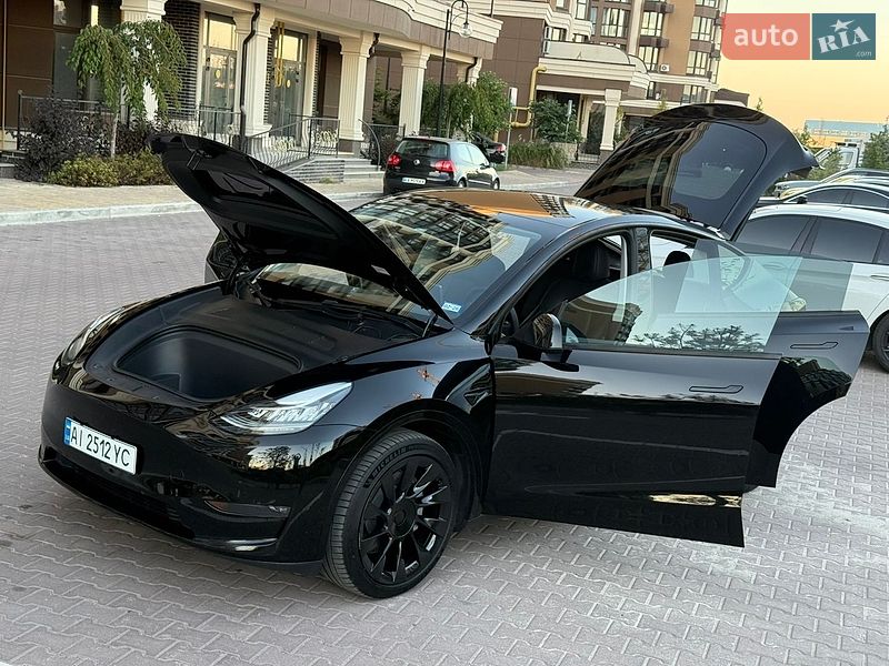 Внедорожник / Кроссовер Tesla Model Y 2023 в Киеве