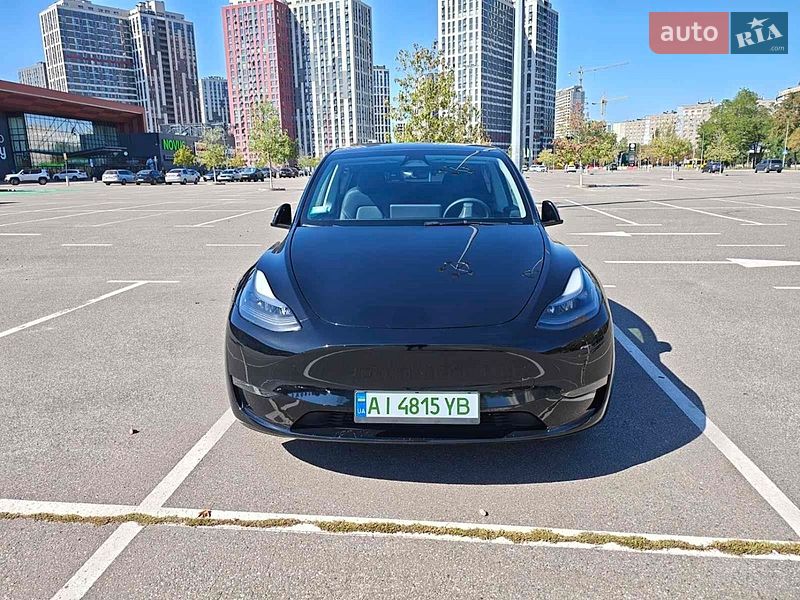 Tesla Model Y 2023