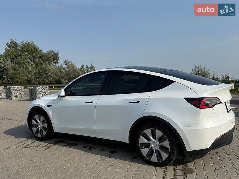 Позашляховик / Кросовер Tesla Model Y 2021 в Чернівцях