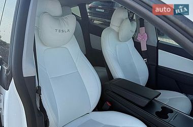 Позашляховик / Кросовер Tesla Model Y 2021 в Чернівцях