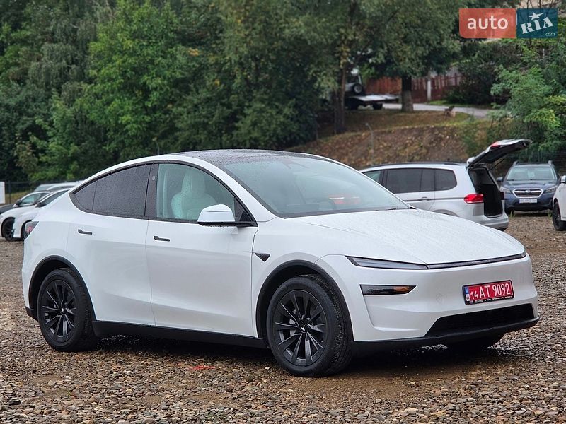 Tesla Model Y, фото з оголошення