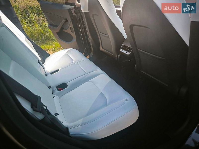 Внедорожник / Кроссовер Tesla Model Y 2024 в Днепре